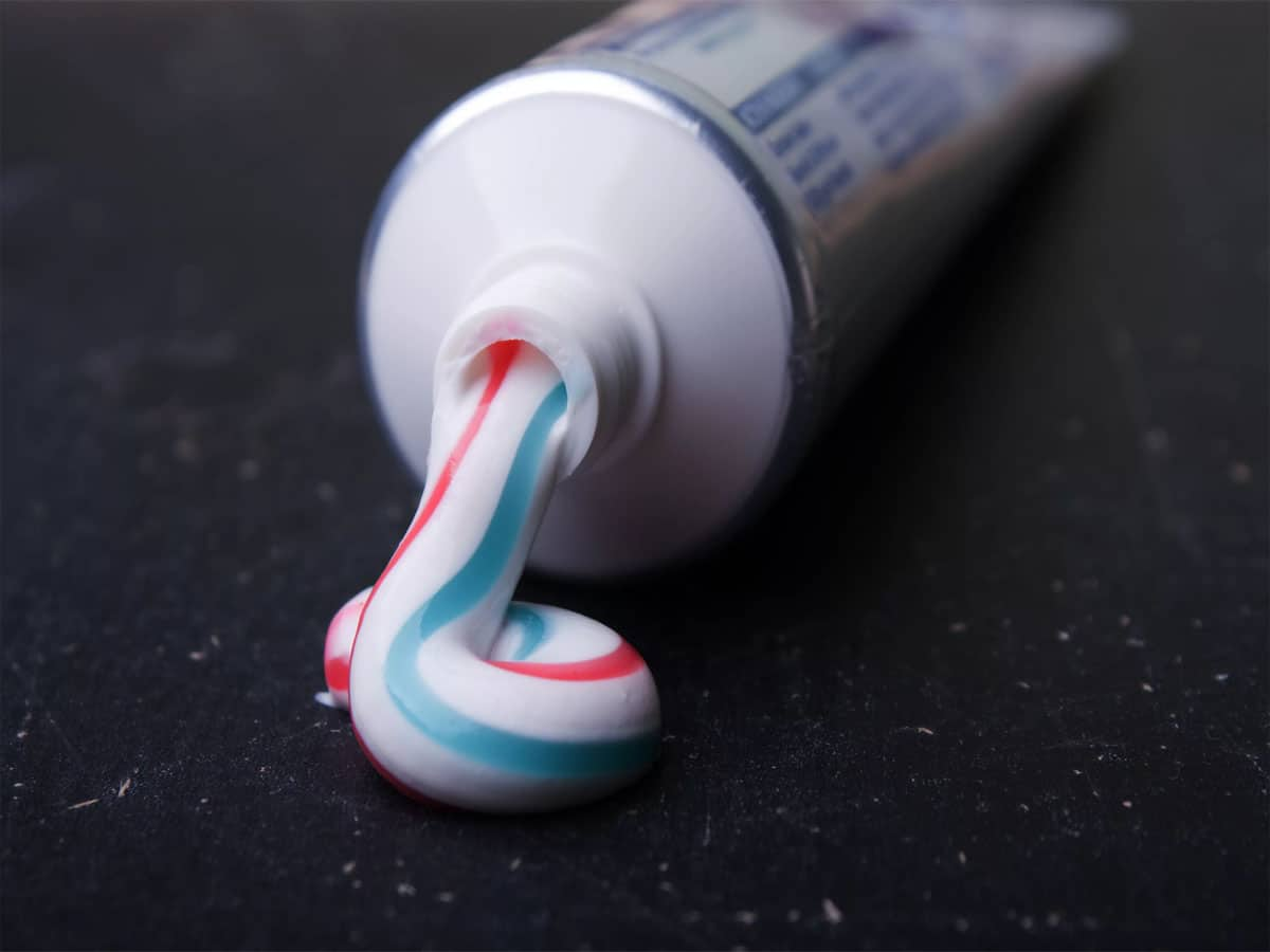 Toothpaste Hacks: માત્ર બત્રીસી જ નહીં ઘરની આ વસ્તુઓને પણ ચમકાવે છે ટુથપેસ્ટ, નોટ કરી રાખવા જેવી છે આ ટીપ્સ