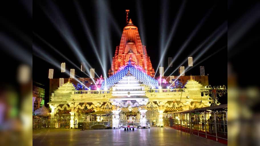 ભાદરવી પૂનમનો મહામેળો હવે સોળે કળાએ જામ્યો! અલૌકિક નજારો સર્જાયો, માર્ગો પર ભક્તિમય વાતાવરણ