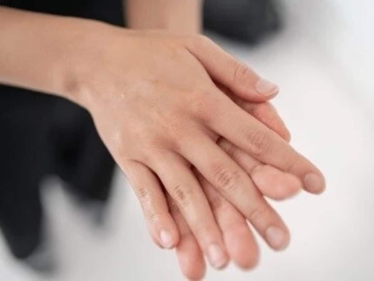 Palm Rubbing: રોજ સવારે 2 મિનિટ બંને હથેળી રગડવાથી થાય છે આ 5 અદ્ભુત ફાયદા