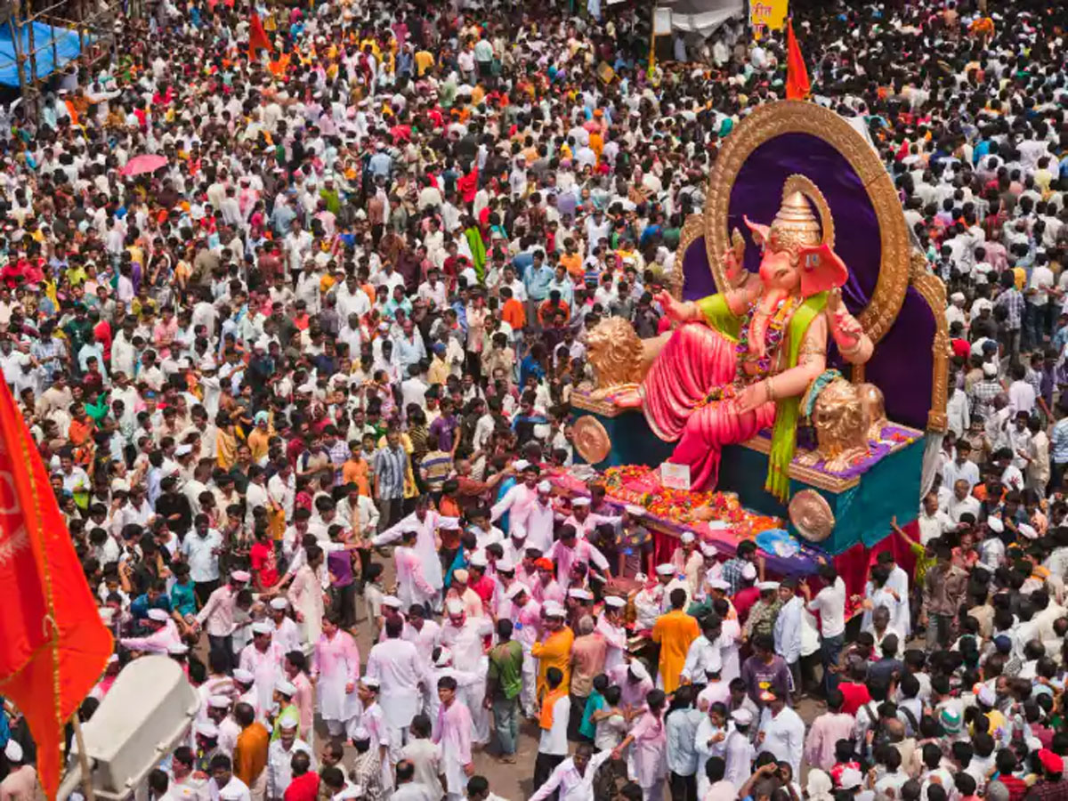 લાઉડસ્પીકર જો ગણેશોત્સવ પર નુકસાનકારક હોય તો ઈદ ઉપર પણ નુકસાનકારક: હાઈકોર્ટ લાઉડસ્પીકર જો ગણેશોત્સવ પર નુકસાનકારક હોય તો ઈદ ઉપર પણ નુકસાનકારક: હાઈકોર્ટ