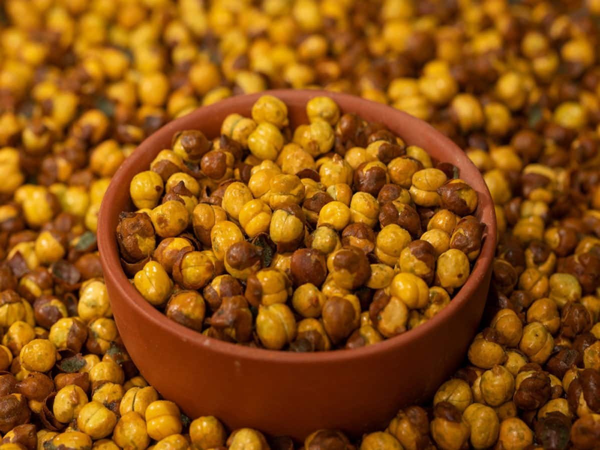 Roasted Chana: શેકેલા ચણા સાથે આ 3 વસ્તુ ભુલથી પણ ન ખાવી, ખાશો તો પડશો બીમાર