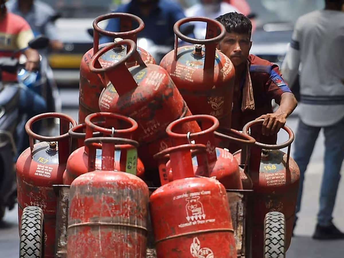 LPG Price Hike: તહેવારો પહેલા મોટો ઝટકો, રાંધણ ગેસના બાટલાના ભાવમાં તોતિંગ વધારો, જાણો લેટેસ્ટ રેટ