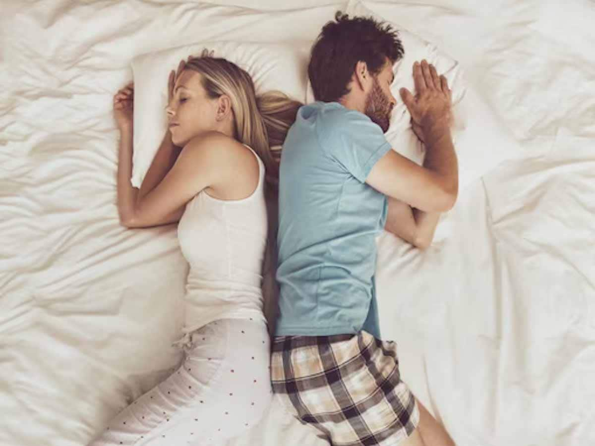 Sleep Divorce: આ 4 સંકેતોને ઓળખી લેજો! તમારા પાર્ટનરથી અલગ ઉંઘવાની છે જરૂર