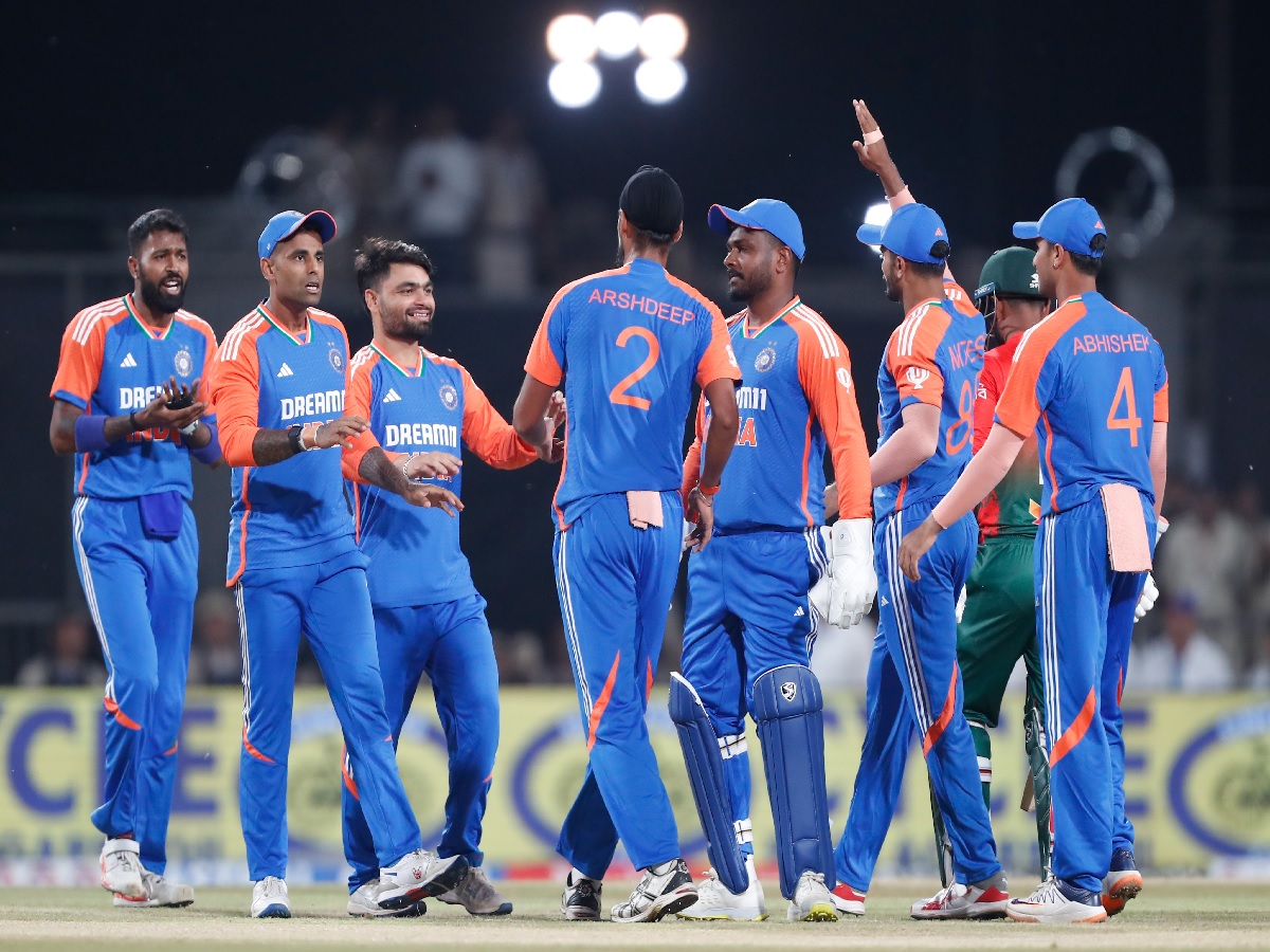 IND vs BAN 1st T20: ભારતે બાંગ્લાદેશને 7 વિકેટે હરાવ્યું, પંડ્યાએ છગ્ગો ફટકારી અપાવી જીત IND vs BAN 1st T20: ભારતે બાંગ્લાદેશને 7 વિકેટે હરાવ્યું, પંડ્યાએ છગ્ગો ફટકારી અપાવી જીત