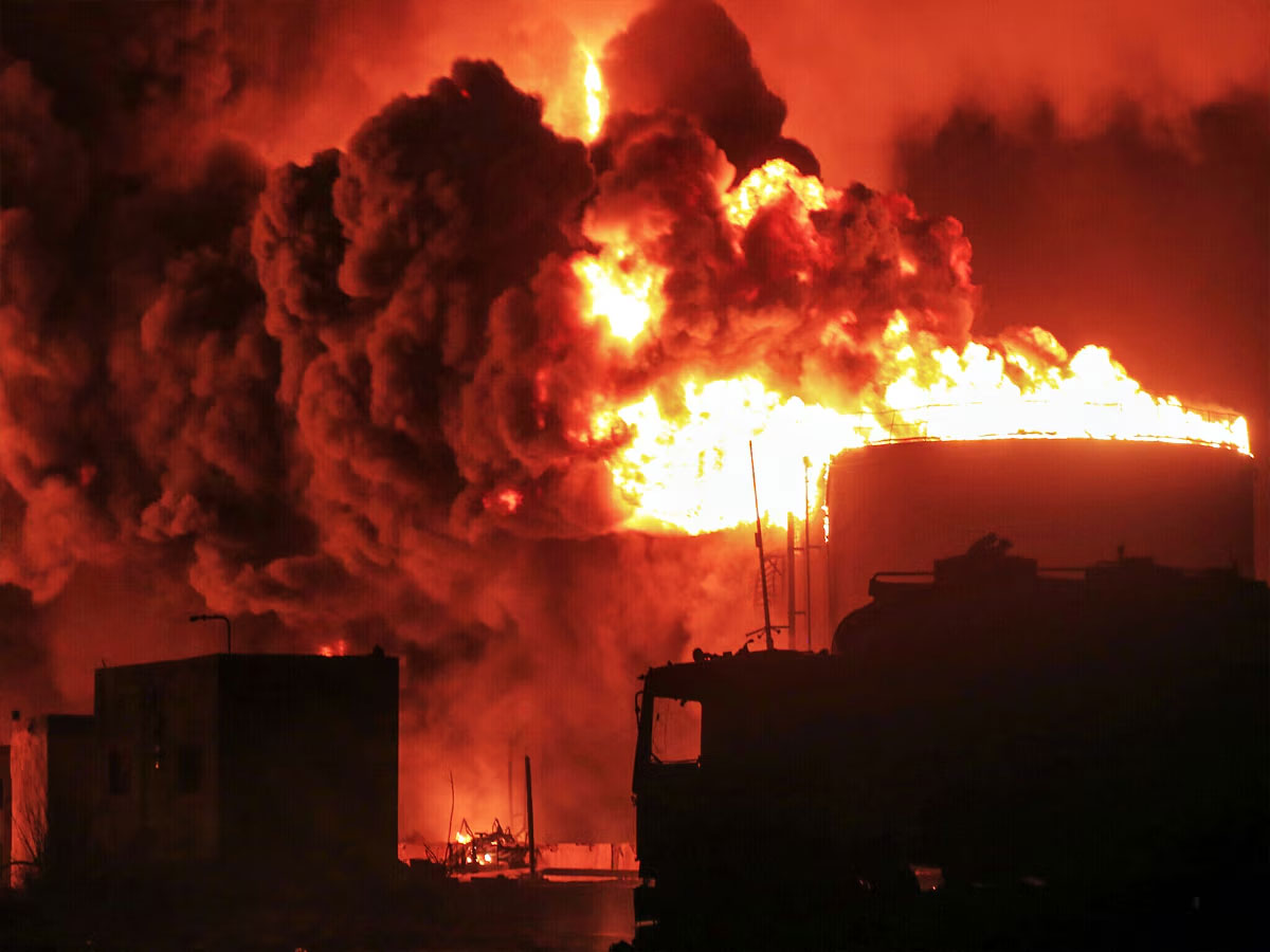 Yemen Attack Israel: હવે આ દેશે ઈઝરાયેલ પર છોડી મિસાઈલો, સમગ્ર દેશમાં વાગી સાઈરન, સરકારે રેડ એલર્ટ જાહેર કર્યું Yemen Attack Israel: હવે આ દેશે ઈઝરાયેલ પર છોડી મિસાઈલો, સમગ્ર દેશમાં વાગી સાઈરન, સરકારે રેડ એલર્ટ જાહેર કર્યું