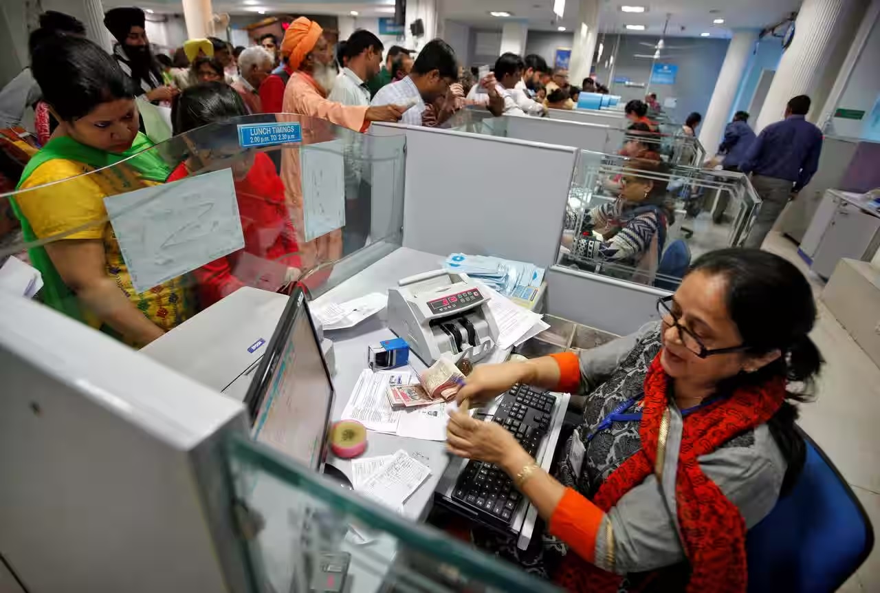 Bank Jobs: સ્નાતક માટે જોબ મેળવવાની શાનદાર તક, આ બેન્કમાં થશે બમ્પર ભરતી, જાણો વિગત