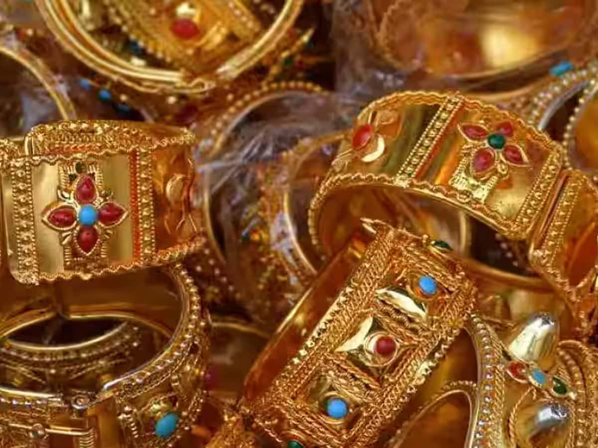 Gold-Silver price: એક ઝટકામાં સોનું  ₹1300 થયું સસ્તું, ચાંદીમાં પણ 4600 રૂપિયાનો ઘટાડો