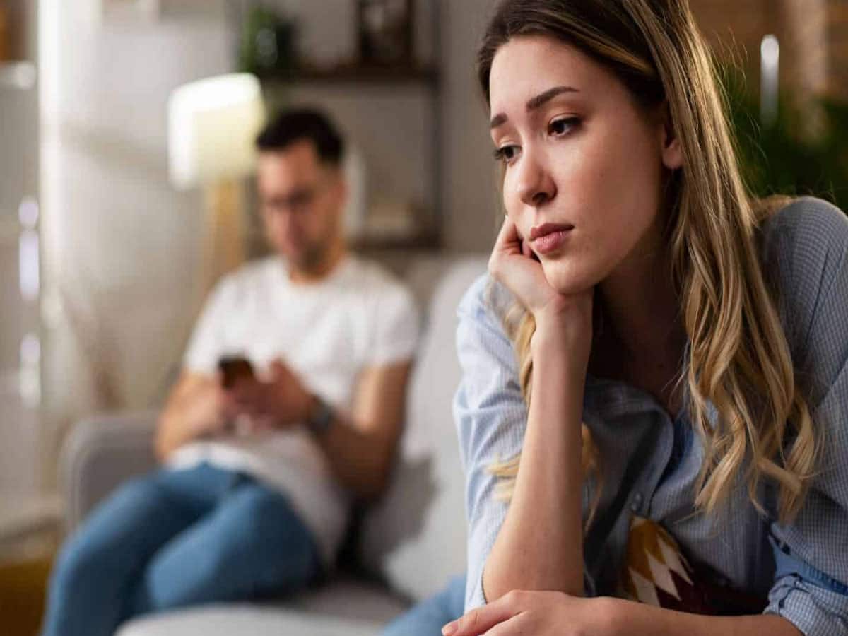 Relationship: વાત કરવાના આ સ્ટાઈલ જણાવી દેશે કે પાર્ટનર ખોટું બોલી તમારાથી  છુપાવે છે વાતો