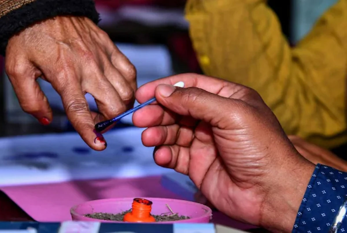 Maharashtra: આ ગામના મતદારોને EVMના પરિણામ પર શંકા ગઈ, હવે બેલેટ પેપરથી ફરી કરાવશે મતદાન Maharashtra: આ ગામના મતદારોને EVMના પરિણામ પર શંકા ગઈ, હવે બેલેટ પેપરથી ફરી કરાવશે મતદાન