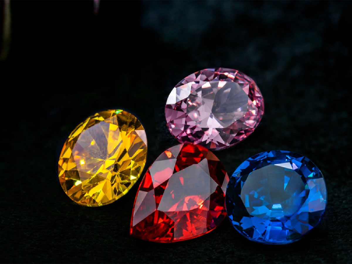 Ratna Shastra: આવનાર સંકટને પોતાના પર લઈ લે છે રત્નો, જાણો કયો રત્ન કેવા લાભ કરે છે ?