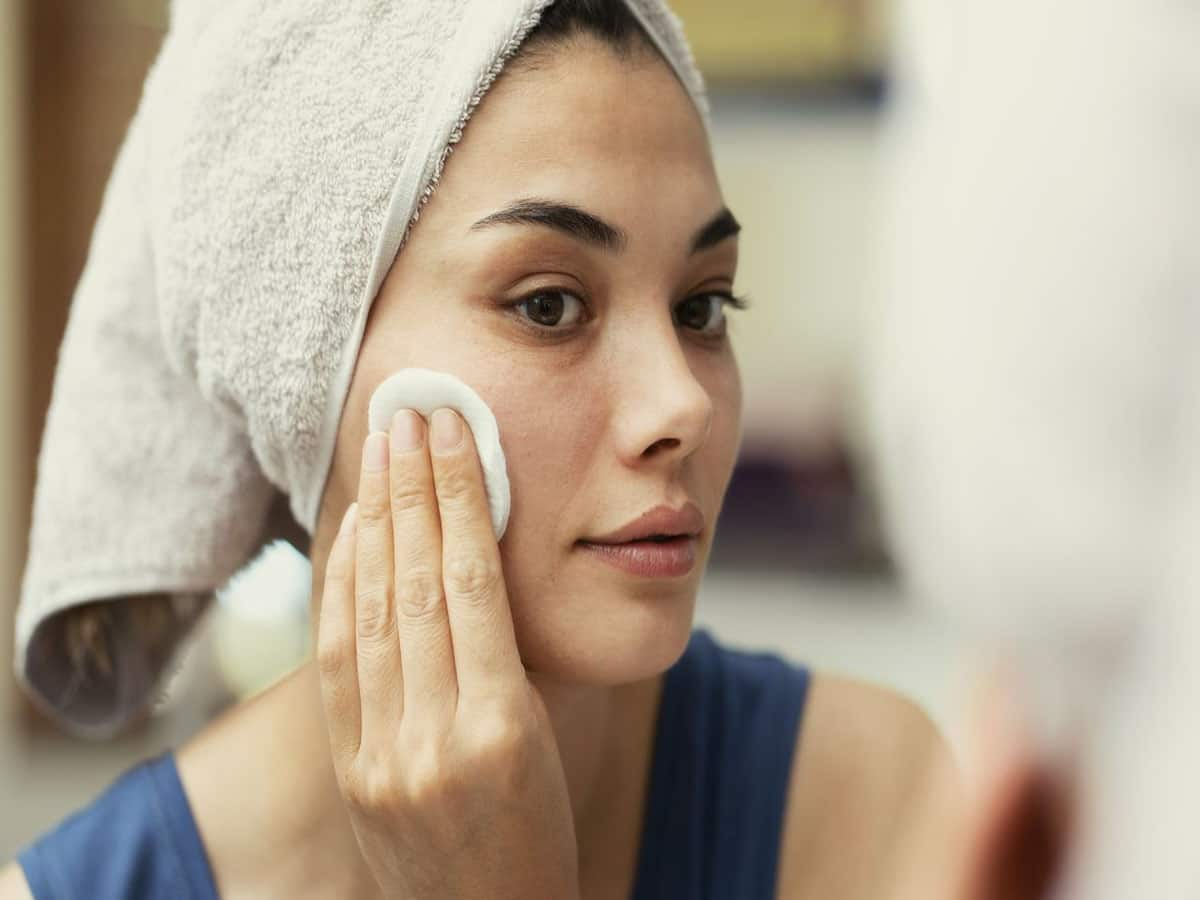 Night Skin Care: રાત્રે સુતા પહેલા ચહેરા પર શું લગાડવું ? આ 5 વસ્તુઓ લગાડવાથી સવારે ચહેરા પર હશે નિખાર