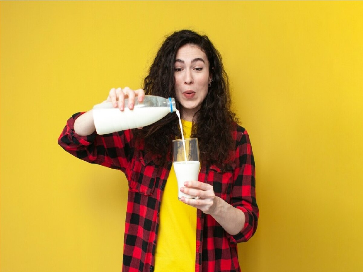 શિયાળામાં દૂધમાં મિક્સ કરીને પીવોઆ 4 વસ્તુઓ, શરીર રહેશે ગરમ અને દિમાગ પણ થશે તેજ