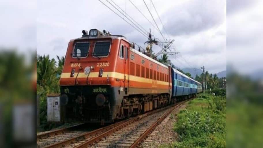 Indian Railway: વંદે ભારત, શતાબ્દી કે રાજધાની નહીં, આ છે રેલવેની 'ધનલક્ષ્મી' ટ્રેન, એક મહિનામાં કરાવી કરોડોની કમાણી
