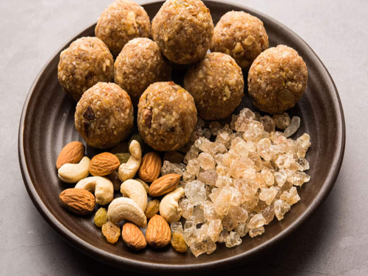 Gond Laddu: શિયાળામાં રોજ ખાઈ લો 1 લાડુ, ઠંડીમાં બીમાર નહીં પડો, એકદમ સરળ છે રીત