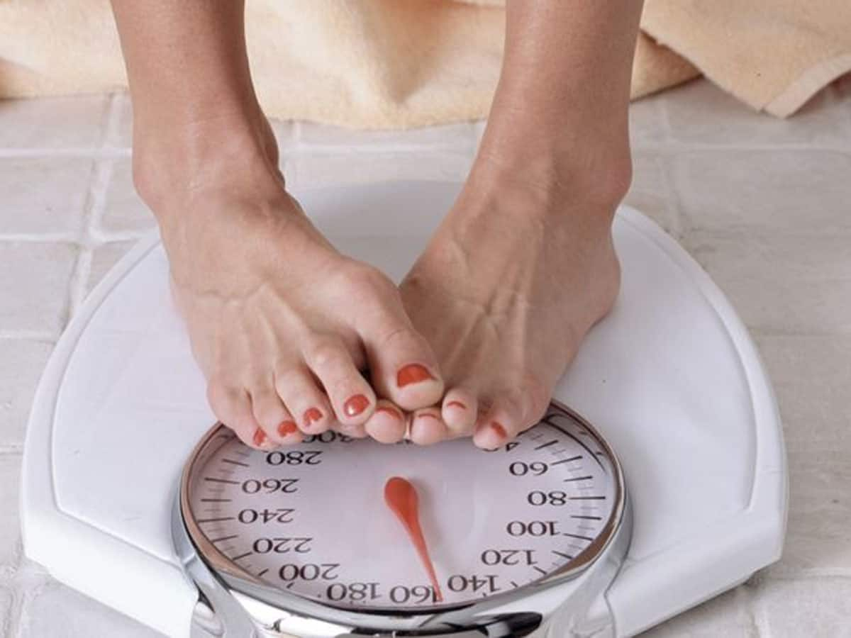 Weight Gain Habits: રાત્રે જમ્યા પછી 3 કામ કરનારાઓનું પેટ ઝડપથી બહાર લટકવા લાગે, વજન સાથે શરીરમાં વધે બીમારીઓ