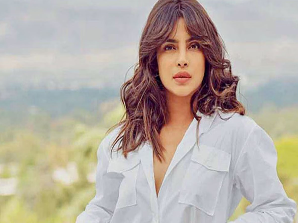 Priyanka Chopra:'પેન્ટી દેખાડીશ તો જ....' 19 વર્ષની પ્રિયંકા ચોપડાને ડાયરેક્ટરે કરાવ્યો ખરાબ અનુભવ, આજ સુધી અભિનેત્રી નથી ભુલી તે ઘટના Priyanka Chopra:'પેન્ટી દેખાડીશ તો જ....' 19 વર્ષની પ્રિયંકા ચોપડાને ડાયરેક્ટરે કરાવ્યો ખરાબ અનુભવ, આજ સુધી અભિનેત્રી નથી ભુલી તે ઘટના