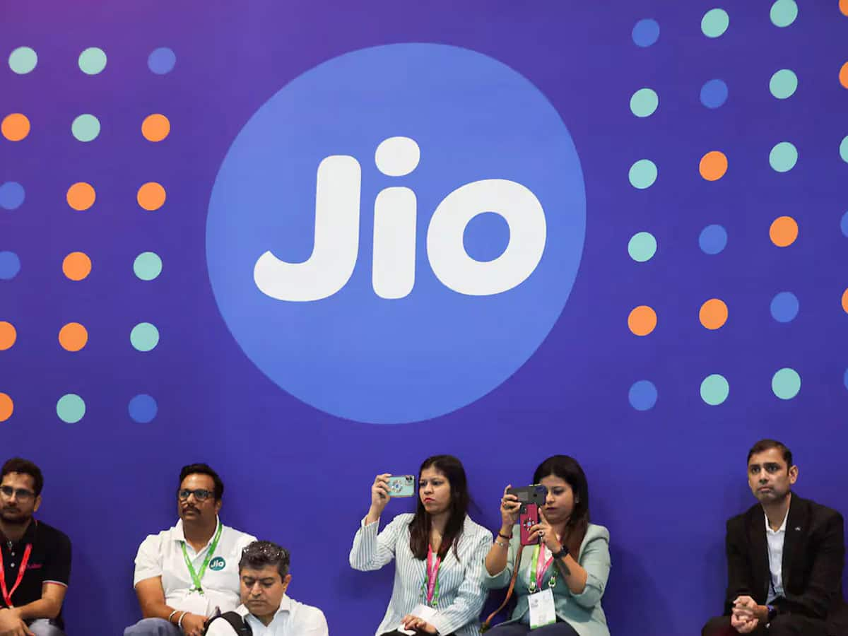 Reliance Jio new CHEAPEST plan: કરોડો જિયો યૂઝર્સને જલસા... બંધ થયા બાદ ફરી લોન્ચ થયો આ સૌથી સસ્તો પ્લાન, જાણો કયા પ્લાનના ભાવ ઘટ્યા?