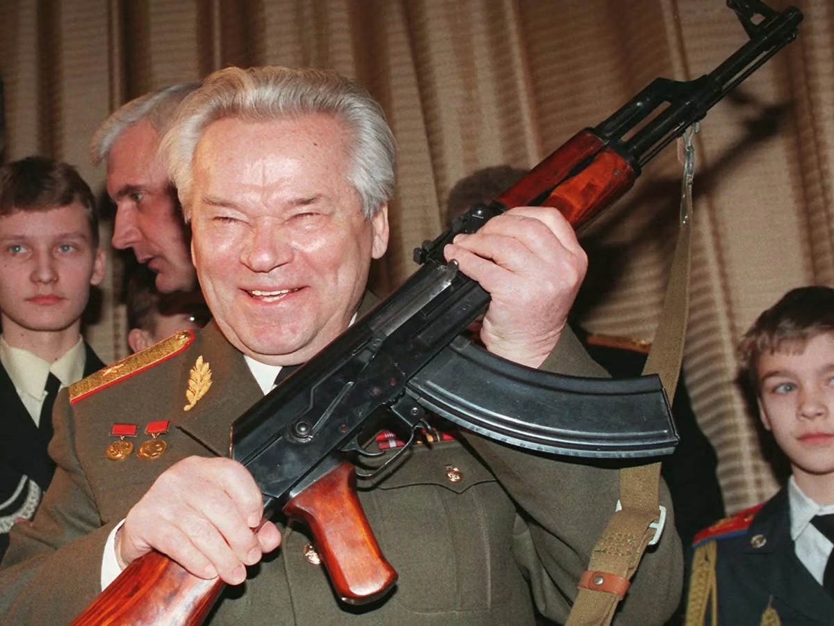 AK-47 History: એકે-47 બનાવવાની કહાની, હોસ્પિટલમાં દાખલ એન્જિનિયરને આવ્યો હતો આઈડિયા!