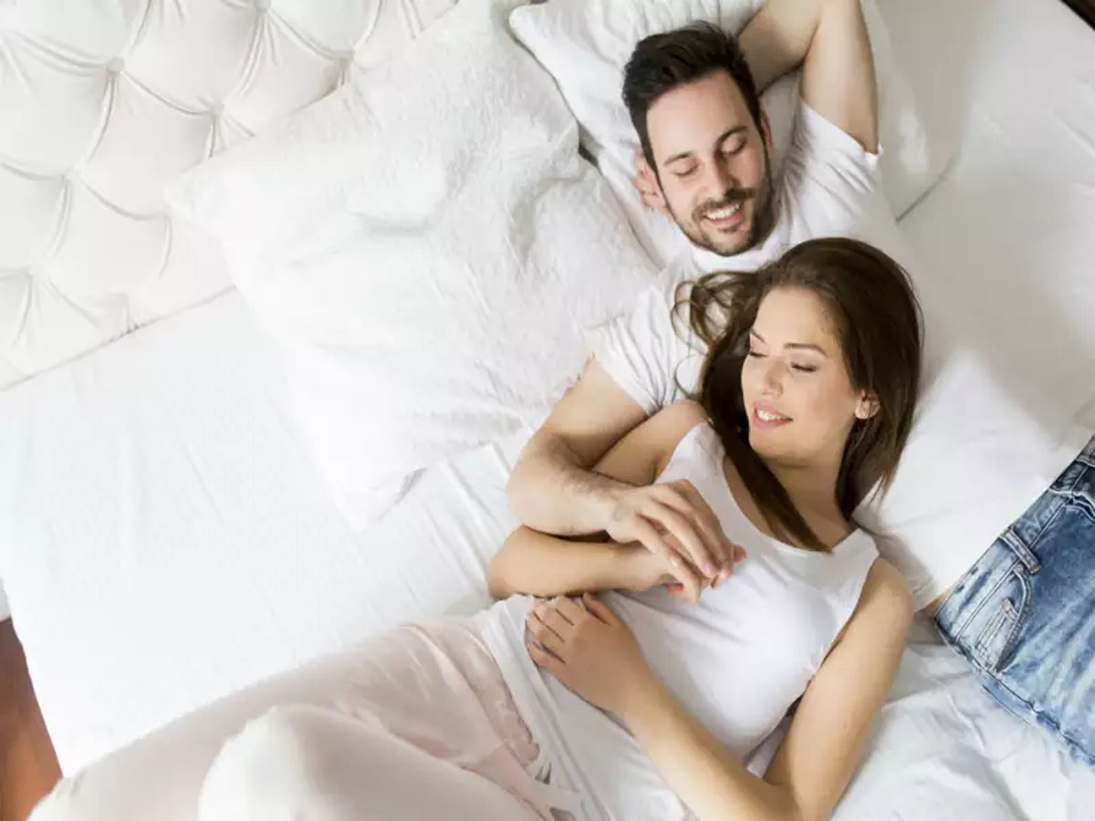 Couple Goal: પતિ-પત્ની સુતા પહેલા આ કામ કરે તો 100 ટકા તેના લગ્નજીવનમાં સમસ્યા આવે જ નહીં... Couple Goal: પતિ-પત્ની સુતા પહેલા આ કામ કરે તો 100 ટકા તેના લગ્નજીવનમાં સમસ્યા આવે જ નહીં...