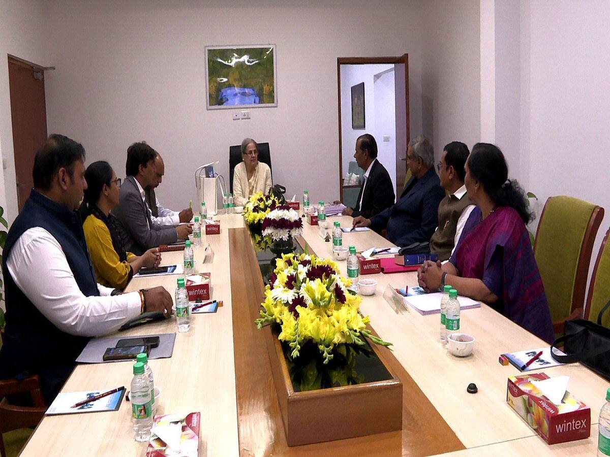 ગુજરાતમાં UCC લાગુ કરવા દિલ્હીમાં બંધ બારણે થઈ બેઠક, જલ્દી થશે મોટી હલચલ ગુજરાતમાં UCC લાગુ કરવા દિલ્હીમાં બંધ બારણે થઈ બેઠક, જલ્દી થશે મોટી હલચલ