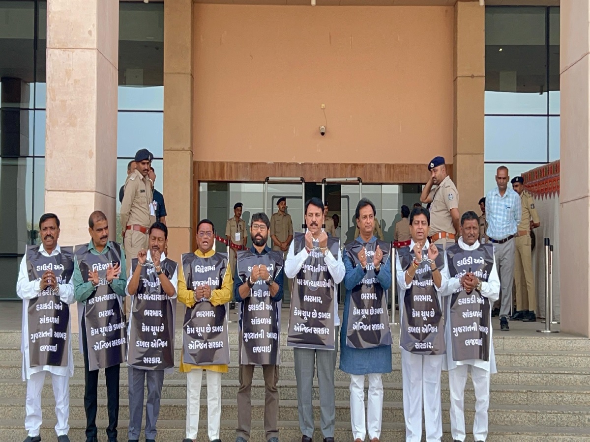 બજેટ સત્રના પહેલા દિવસે અનોખો વિરોધ, ડિપોર્ટ ગુજરાતીઓ મુદ્દે કોંગ્રેસે સરકારને ઘેરી
