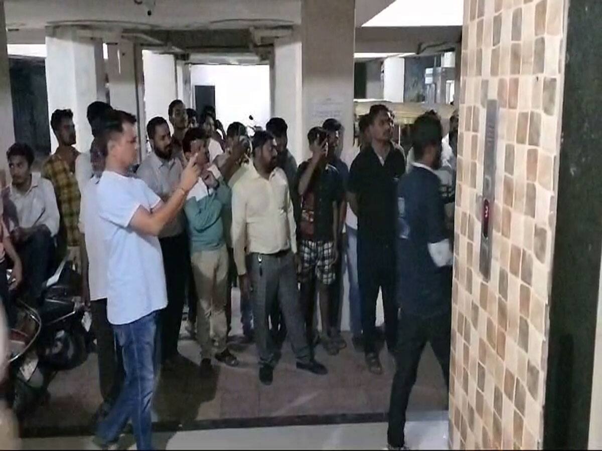ગાંધીનગરમાં ખેલાયો ખૂની ખેલ, પત્ની-દીકરાની હત્યા કરી યુવકે પોતે આપઘાતનો પ્રયાસ કર્યો