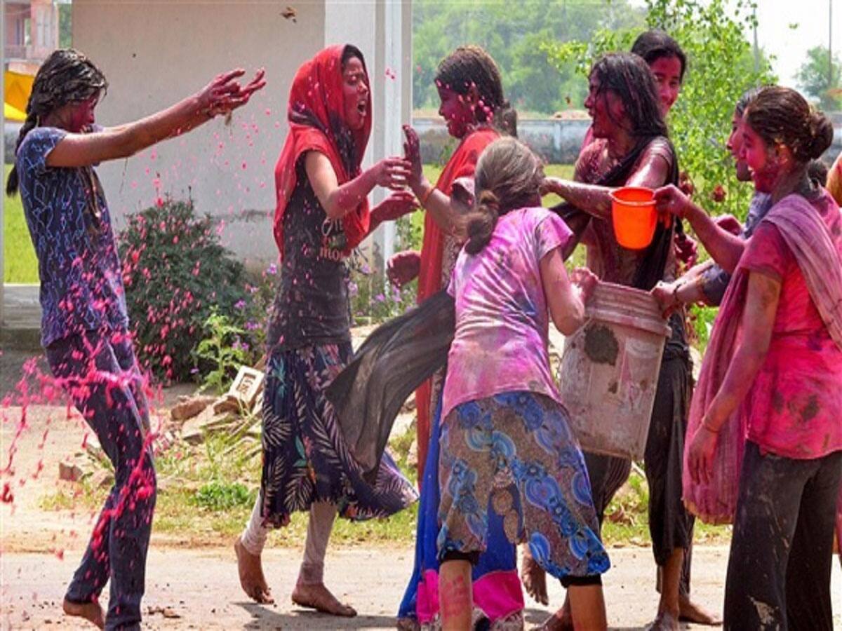 ગુજરાતના આ શહેરમાં હોળીની ઉજવણી પર મૂકાયો પ્રતિબંધ, પોલીસે બહાર પાડ્યું જાહેરનામું