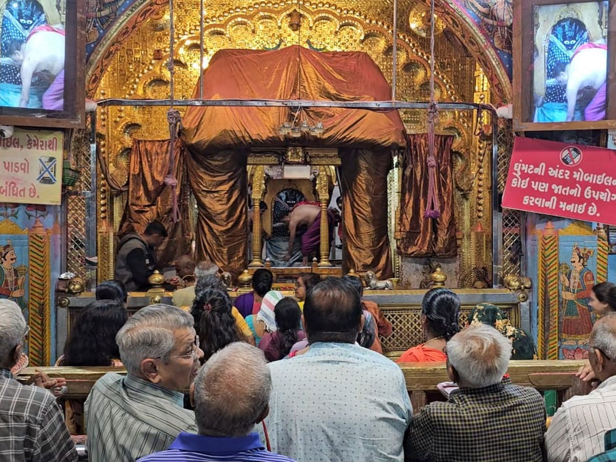 હોળી પહેલા મોટા સમાચાર, ડાકોર મંદિરમાં ભક્તો માટે વધારી દેવાયો દર્શનનો સમય