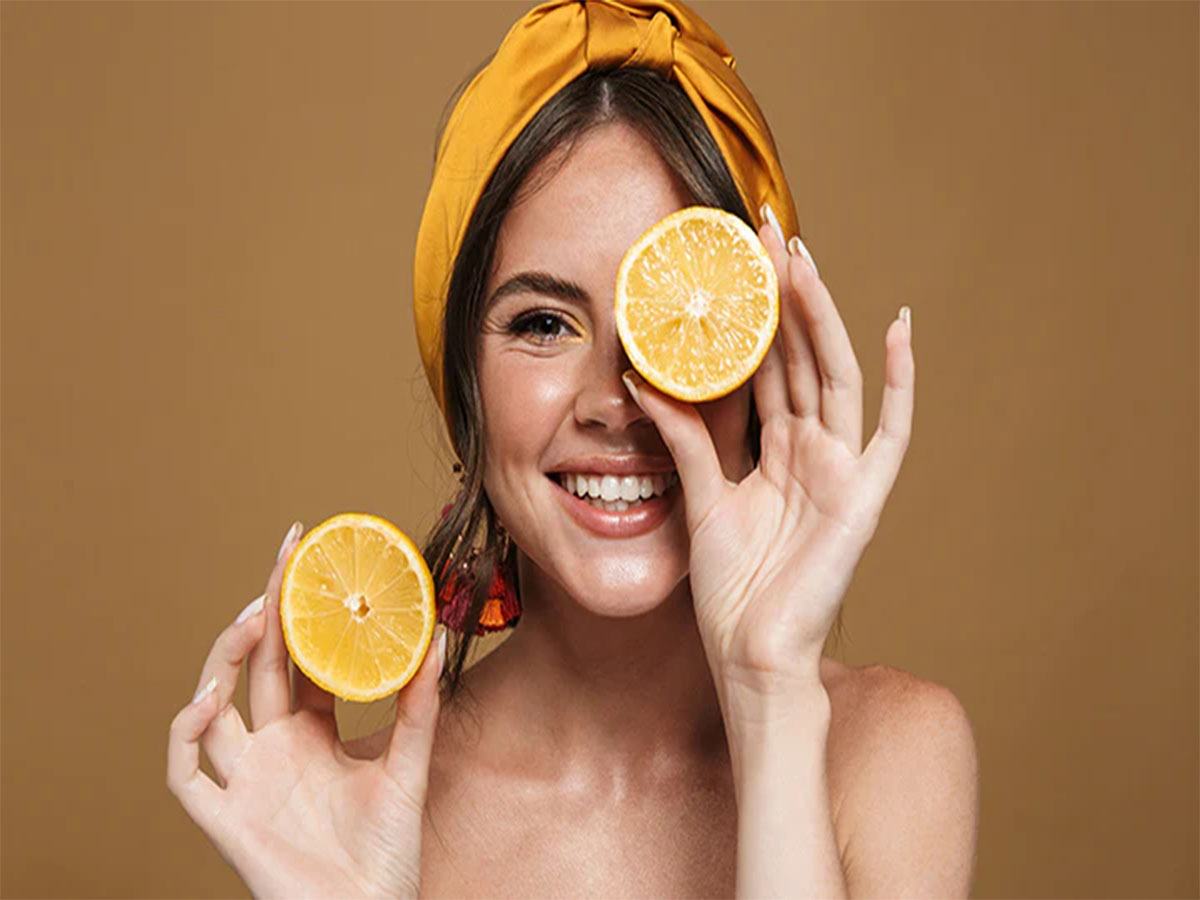 Lemon for skin: સ્કિનની બધી જ સમસ્યાને દુર કરી દેશે એકલું લીંબુ, જાણી લો ઉપયોગ કરવાની સાચી રીત Lemon for skin: સ્કિનની બધી જ સમસ્યાને દુર કરી દેશે એકલું લીંબુ, જાણી લો ઉપયોગ કરવાની સાચી રીત