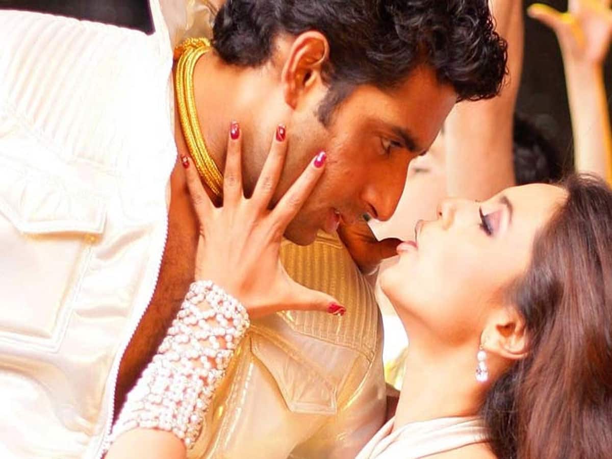 ઐશ્વર્યા નહિ આ એક્ટ્રેસ બનવાની હતી બચ્ચન પરિવારની વહુ, પણ એક ગેરસમજને કારણે બલીએ ચઢ્યો સંબંધ ઐશ્વર્યા નહિ આ એક્ટ્રેસ બનવાની હતી બચ્ચન પરિવારની વહુ, પણ એક ગેરસમજને કારણે બલીએ ચઢ્યો સંબંધ