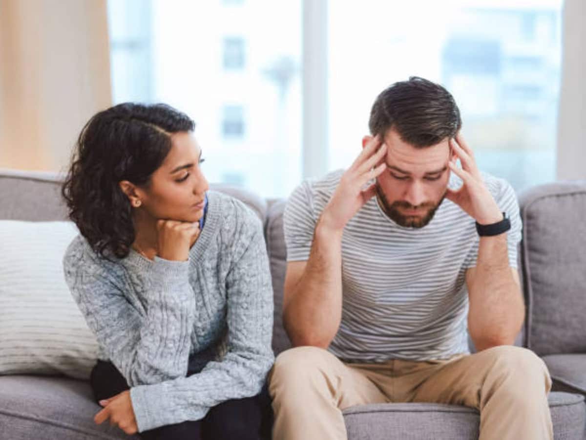 Relationship Tips: આ 5 સંકેત જણાવે છે કે વ્યક્તિ તમારા માટે યોગ્ય નથી, પ્રેમ સંબંધ પુરા કરી દેવામાં જ છે ભલાઈ