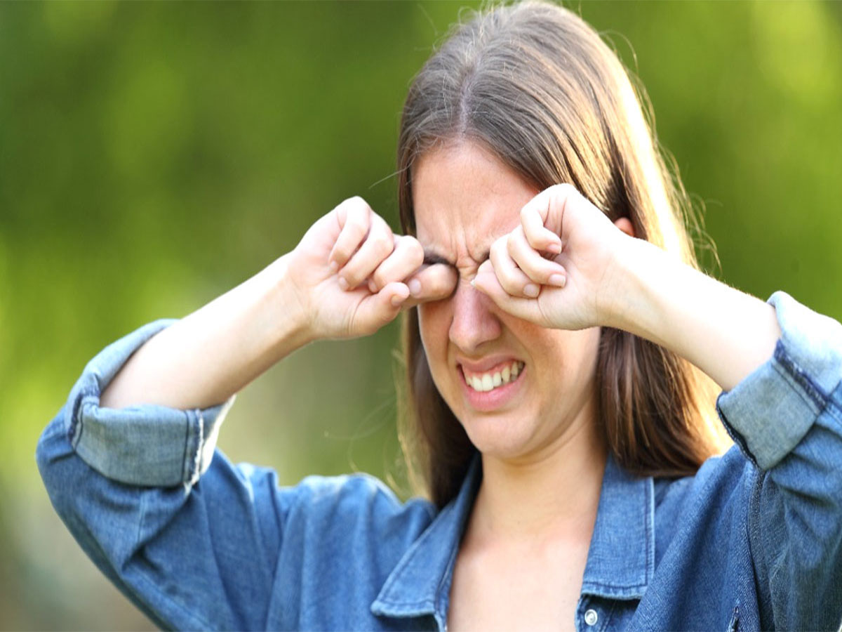 Eye Care Tips: હીટવેવના કારણે આંખમાં થઈ શકે છે આવી સમસ્યાઓ, આ રીતે ગરમીમાં આંખોનું ધ્યાન રાખો Eye Care Tips: હીટવેવના કારણે આંખમાં થઈ શકે છે આવી સમસ્યાઓ, આ રીતે ગરમીમાં આંખોનું ધ્યાન રાખો