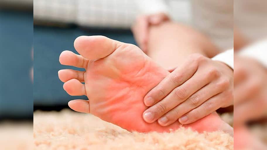 Burning Feet: પગના તળિયામાં થતી બળતરાના કારણો અને બળતરા શાંત કરવાના ઉપાયો