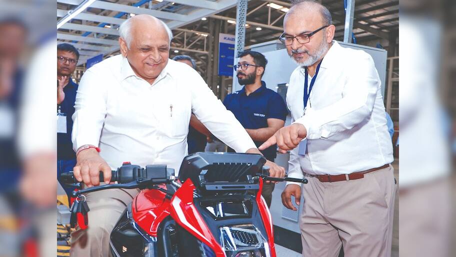 ગુજરાતમાં ઈલેક્ટ્રિક વાહન ખરીદનારાઓનો મોટો ફટકો, સરકારે બંધ કરી સબસીડી 