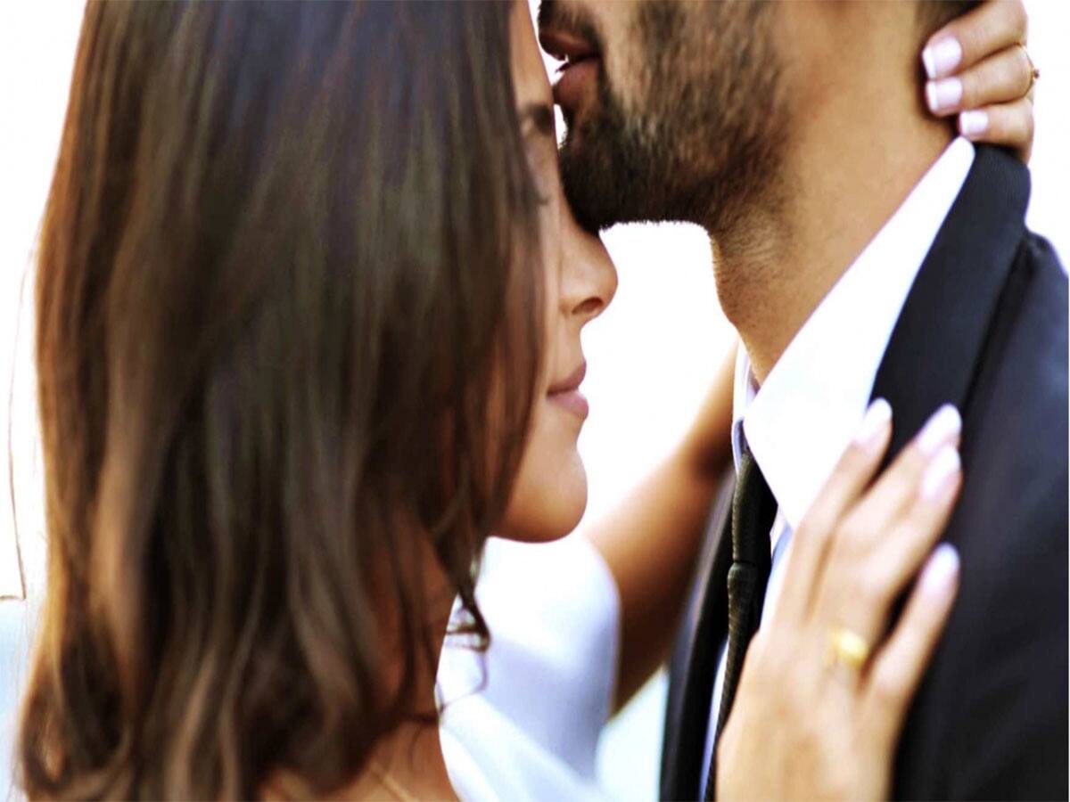 Relationship Tips: આ 4 કામ કરવાથી પત્ની થઈ જશે રાજીરાજી, સંબંધોમાં આવેલું અંતર દુર થશે, લગ્નજીવનમાં વધશે રોમાંસ