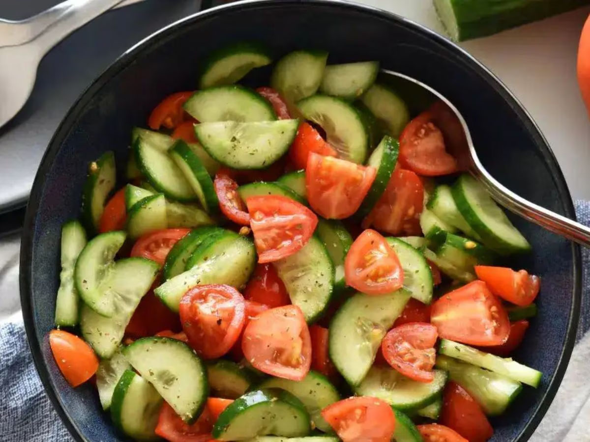 Worst Food Combinations: કાકડી સાથે આ વસ્તુઓ ક્યારેય ન ખાવી, પેટમાં જતા જ બની જાય છે ઝેર Worst Food Combinations: કાકડી સાથે આ વસ્તુઓ ક્યારેય ન ખાવી, પેટમાં જતા જ બની જાય છે ઝેર
