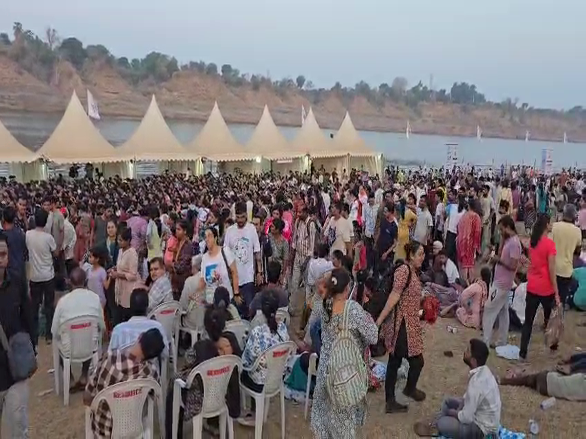 ગુજરાતના મહાકુંભમાં આવી મોડી અડચણ, રસ્તો બંધ કરી દેતા હજારો નર્મદા પરિક્રમાવાસી પરત ફર્યા ગુજરાતના મહાકુંભમાં આવી મોડી અડચણ, રસ્તો બંધ કરી દેતા હજારો નર્મદા પરિક્રમાવાસી પરત ફર્યા