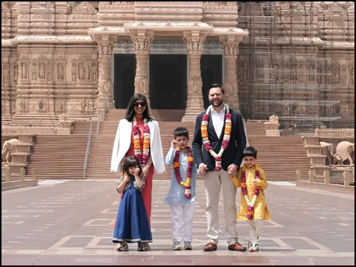 અમેરિકાના ઉપરાષ્ટ્રપતિએ પરિવાર સાથે અક્ષરધામ મંદિરમાં કર્યા દર્શન, જાણો Guest Bookમાં શું લખ્યું