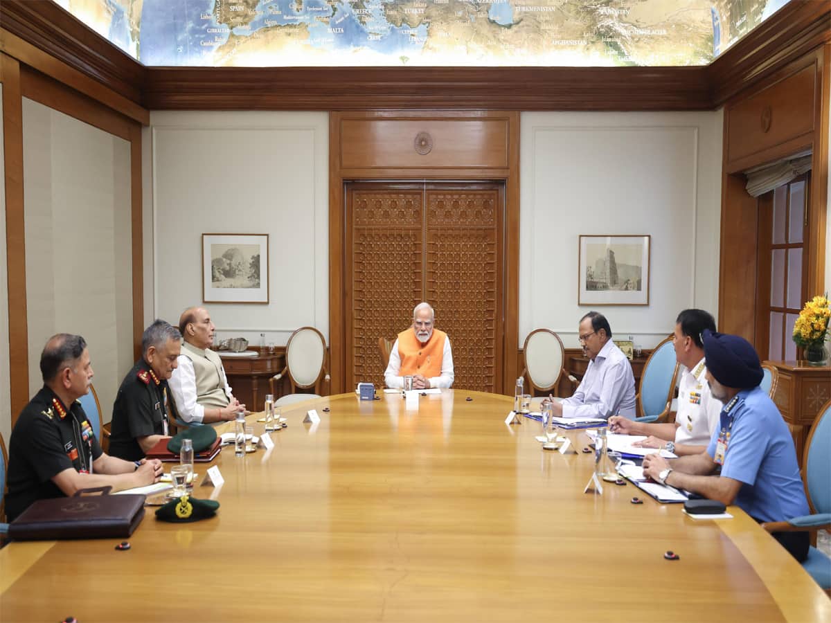 પીએમના નિવાસસ્થાને હાઈ લેવલ મિટિંગ, NSA-CDS સહિત ત્રણેય દળોના વડાઓ હાજર
