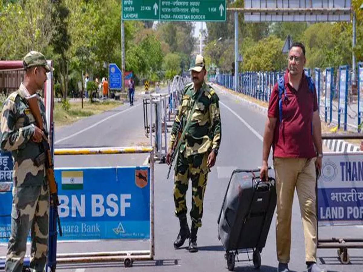 IND-PAK Tension: 6 દિવસમાં 786 પાકિસ્તાની નાગરિકો પાકિસ્તાન પાછા ફર્યા, જાણો કેટલા ભારતીયો પરત ફર્યા IND-PAK Tension: 6 દિવસમાં 786 પાકિસ્તાની નાગરિકો પાકિસ્તાન પાછા ફર્યા, જાણો કેટલા ભારતીયો પરત ફર્યા