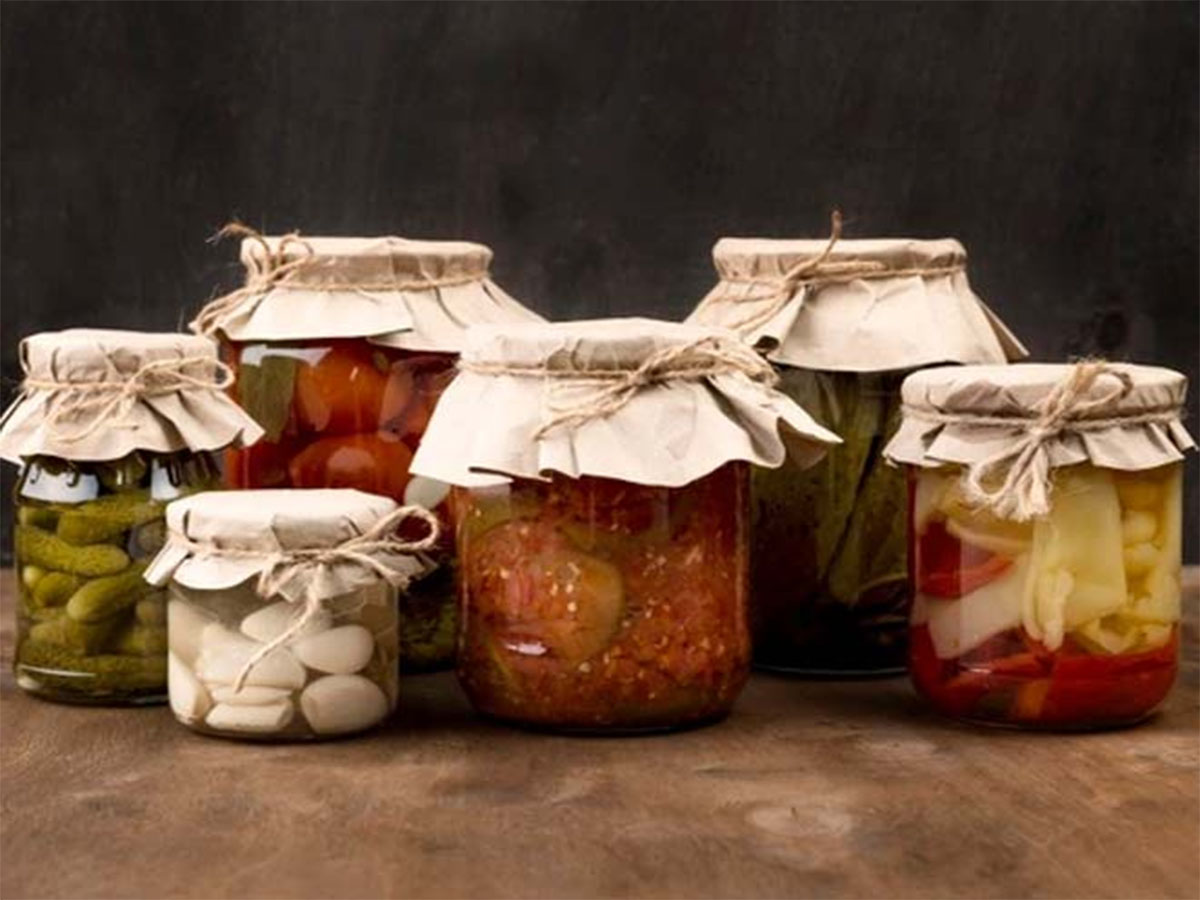Storage Tips: 1 કિલો અથાણા પર અડધી ચમચી આ સફેદ પાવડર મિક્સ કરી દેજો, અથાણામાં ક્યારેય ફુગ નહીં વળે Storage Tips: 1 કિલો અથાણા પર અડધી ચમચી આ સફેદ પાવડર મિક્સ કરી દેજો, અથાણામાં ક્યારેય ફુગ નહીં વળે