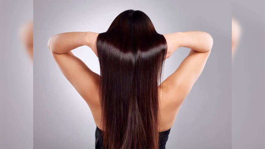 Hair Care: કાચા નાળિયેરમાં આ વસ્તુ ઉમેરી બનાવો હેર પેક, રબ્બરમાંથી સરકી જાય એવા સોફ્ટ વાળ થઈ જાશે