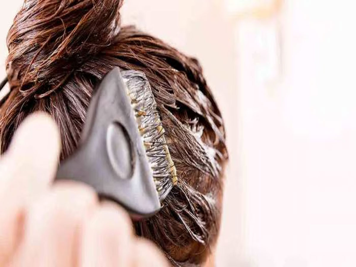 Hair Colouring: શું તમે પણ દર મહિને વાળને કલર કરો છો? તો થઈ શકે છે આ ભારે નુકસાન, ખાસ જાણો Hair Colouring: શું તમે પણ દર મહિને વાળને કલર કરો છો? તો થઈ શકે છે આ ભારે નુકસાન, ખાસ જાણો