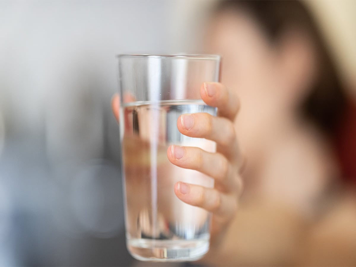 Anti Aging Tips: 40 વર્ષ પણ 24 જેવા દેખાવું હોય તો પાણી પીવાના આ 4 નિયમ યાદ કરી લો, શરીર અને મનથી હંમેશા રહેશો યુવાન Anti Aging Tips: 40 વર્ષ પણ 24 જેવા દેખાવું હોય તો પાણી પીવાના આ 4 નિયમ યાદ કરી લો, શરીર અને મનથી હંમેશા રહેશો યુવાન
