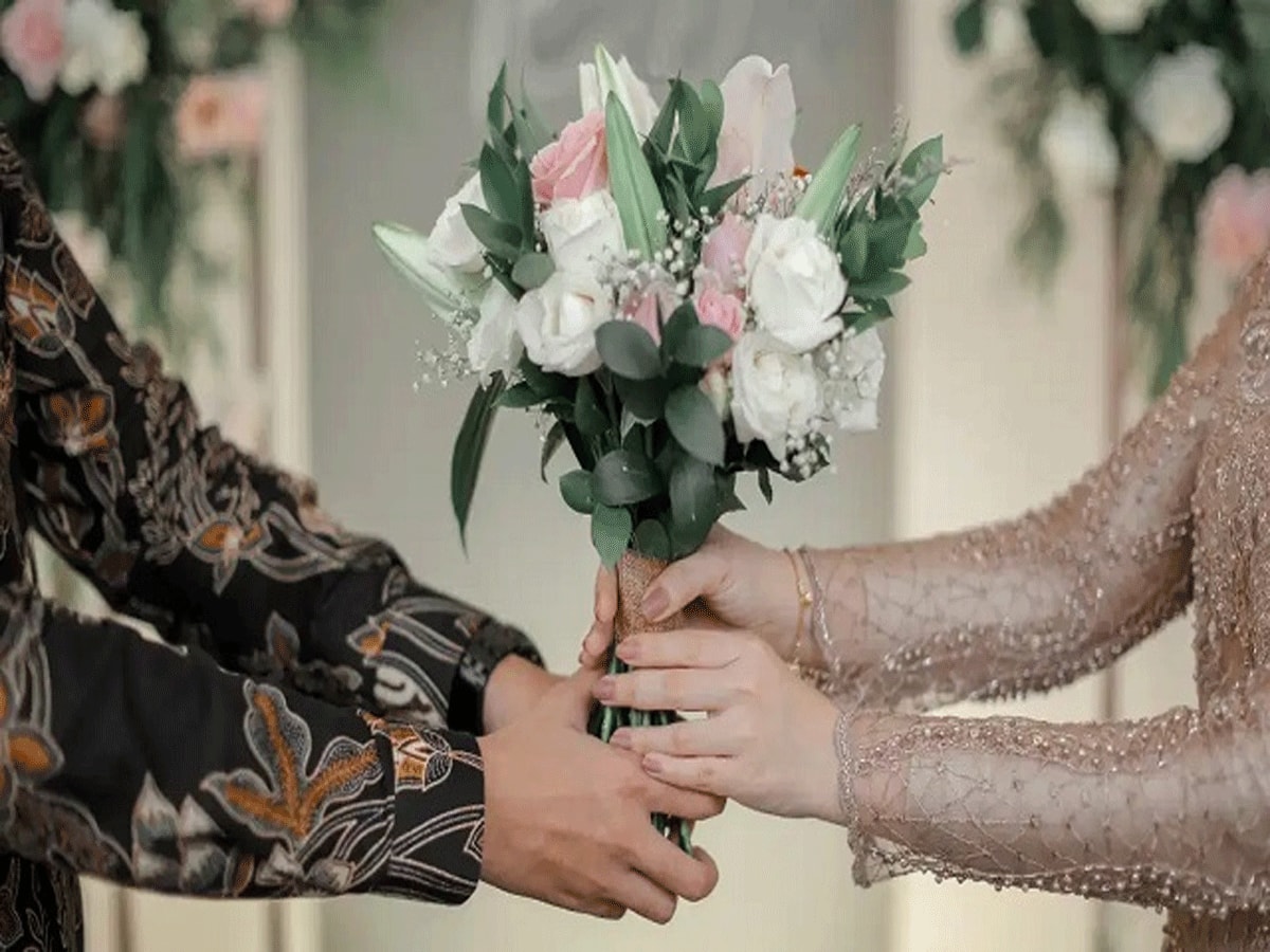 Pleasure Marriage: આ દેશમાં પર્યટકો માટે ઓફર? અહીં ફરવા આવો...જે છોકરી ગમે તેની સાથે લગ્ન કરો, મજા કરો પછી છોડી દો Pleasure Marriage: આ દેશમાં પર્યટકો માટે ઓફર? અહીં ફરવા આવો...જે છોકરી ગમે તેની સાથે લગ્ન કરો, મજા કરો પછી છોડી દો