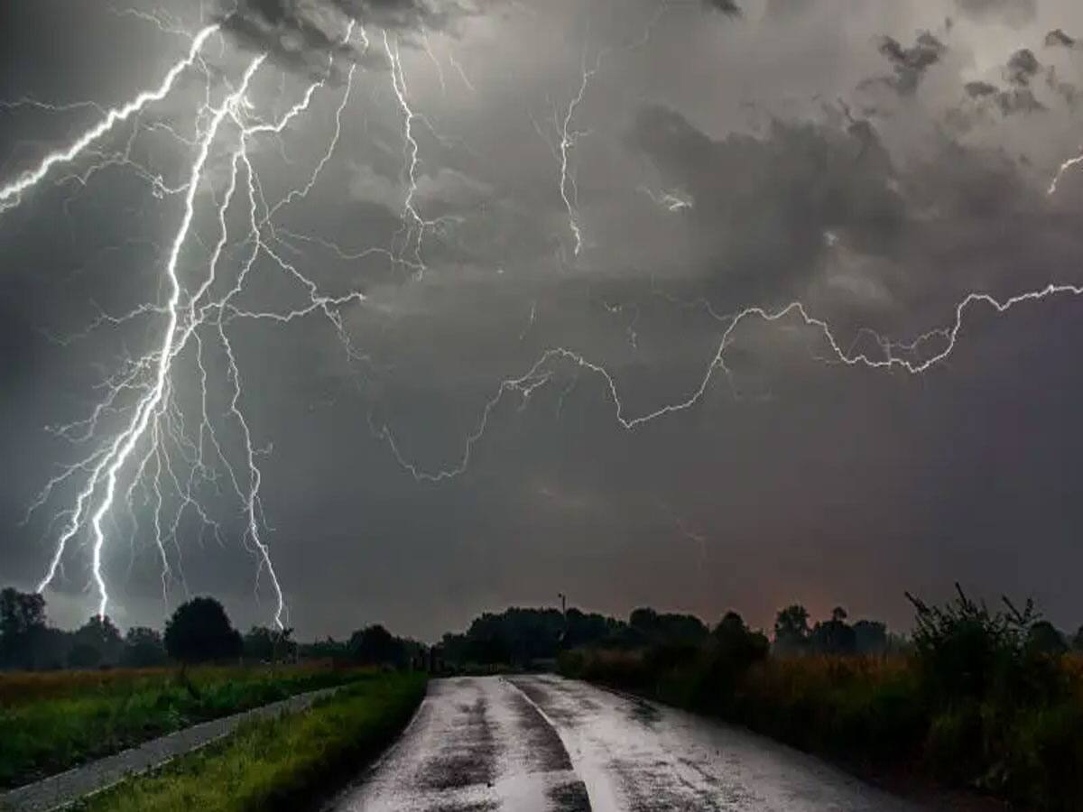 Weather Forecast: 70 કિમીની ઝડપથી આવશે આંધી-તોફાન, ગુજરાતમાં આ વિસ્તારોમાં તૂટી પડશે વરસાદ, મહારાષ્ટ્ર સહિત અનેક રાજ્યોમાં વરસાદનું રેડ એલર્ટ