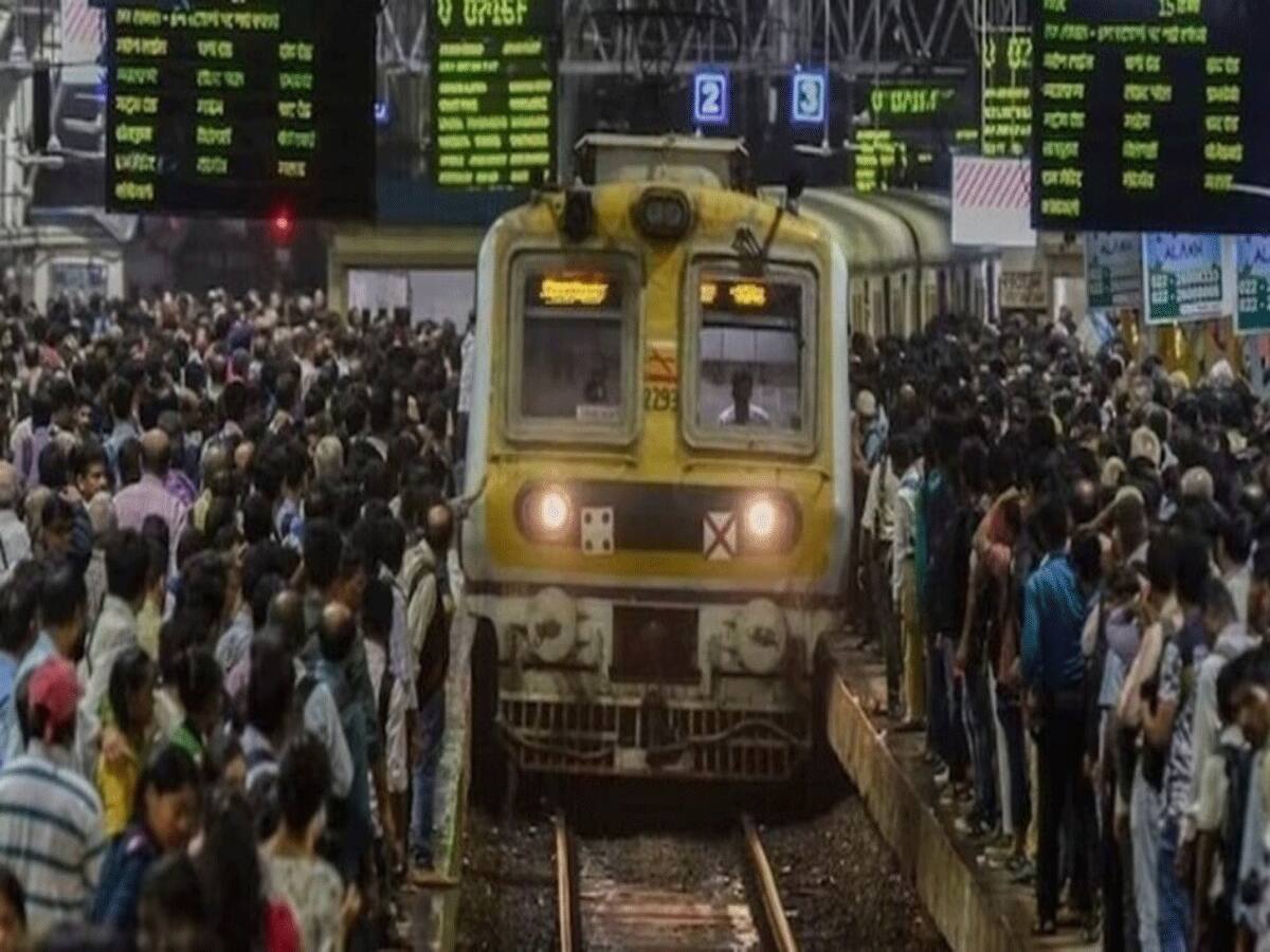 Mumbai Train Accident: મુંબ્રામાં મોટી દુર્ઘટના! ખીચોખીચ ભરેલી ટ્રેનમાંથી મુસાફરો ટ્રેક પર  પડ્યા, 5ના મોત 