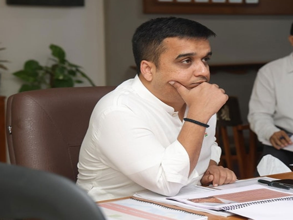 લંડનથી આવતા જ સંઘવીએ IPS નો ક્લાસ લીધો, ગુજરાત પોલીસના ઈતિહાસમાં ક્યારેય ન બન્યું તેવું બન્યું