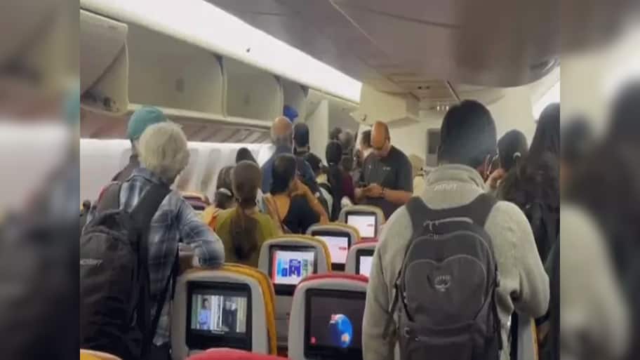 Air India flight: USથી મુંબઈ આવતા એર ઈન્ડિયાના વિમાનમાં ખરાબી, કોલકાતામાં ઉતારવા પડ્યા મુસાફરો, 36 કલાકમાં 3 U-ટર્ન