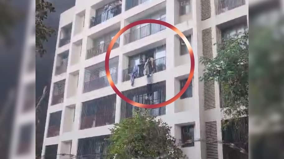  Video: પ્લેન ક્રેશ સમયે જીવ બચાવવા ત્રીજા માળેથી ડોક્ટરોએ લગાવી છલાંગ, હોસ્ટેલનો વીડિયો વાયરલ